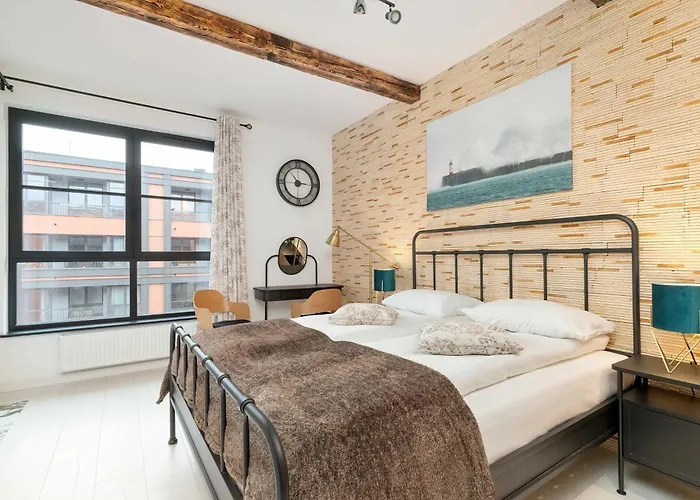 Stylish Pastel With Parking And Balcony In By Renters *