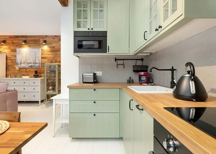 Διαμέρισμα Stylish Pastel With Parking And Balcony In By Renters