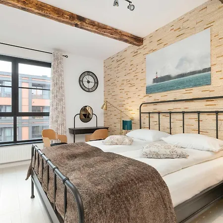 Stylish Pastel With Parking And Balcony In By Renters *