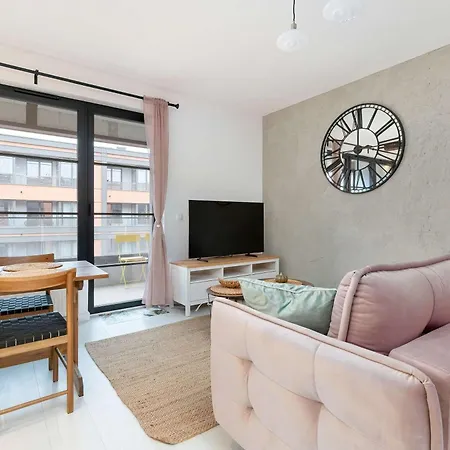 Stylish Pastel With Parking And Balcony In By Renters Apartmán Gdaňsk