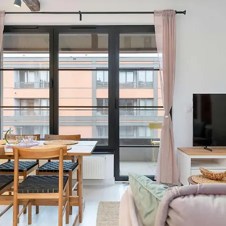 Apartmán Stylish Pastel With Parking And Balcony In By Renters Gdaňsk