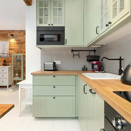 Apartmán Stylish Pastel With Parking And Balcony In By Renters