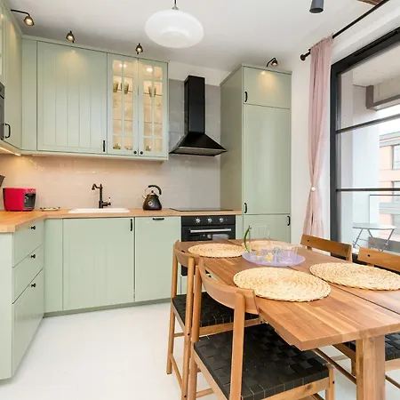 公寓 Stylish Pastel With Parking And Balcony In By Renters