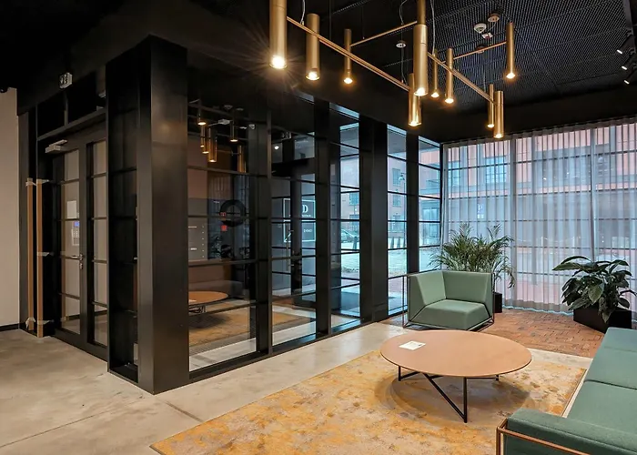 公寓 Stylish Pastel With Parking And Balcony In By Renters