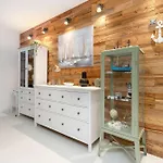 Daire Stylish Pastel With Parking And Balcony In By Renters