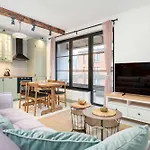 Stylish Pastel With Parking And Balcony In By Renters *